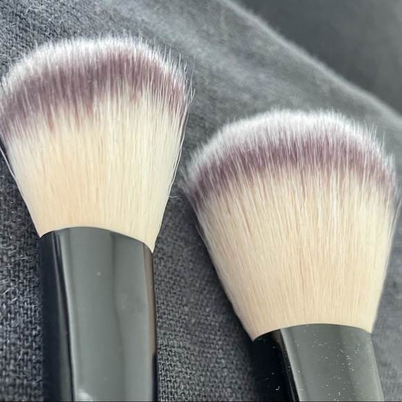 2 Crown Makeup Brushes - Picture 2 of 2